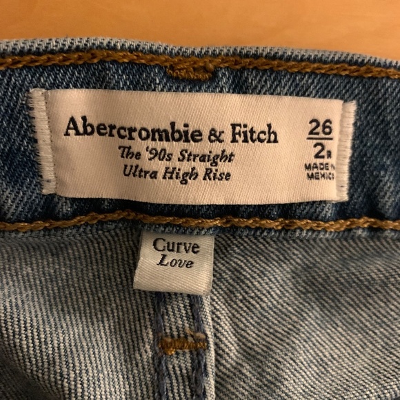 Abercrombie & Fitch Denim - Abercrombie Curve Love Ultra High Rise 90s Straight Jean